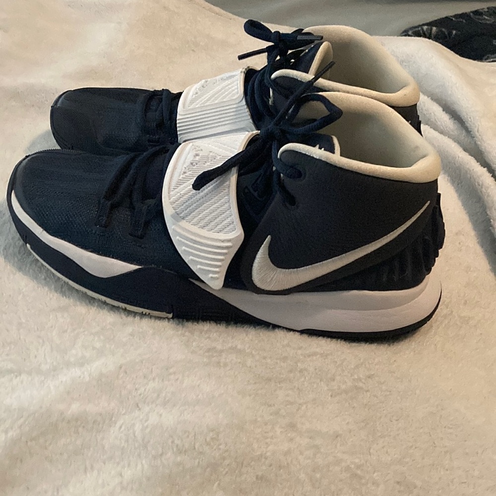 Kyrie 6 “midnight navy” size: 9.5 mens